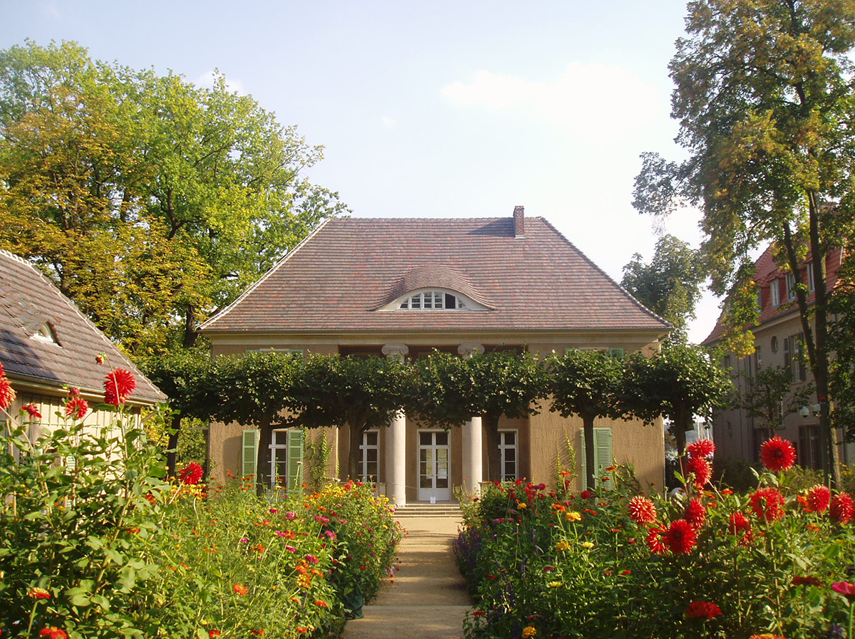 Die Fassade der Liebermann-Villa von der Landseite betrachtet